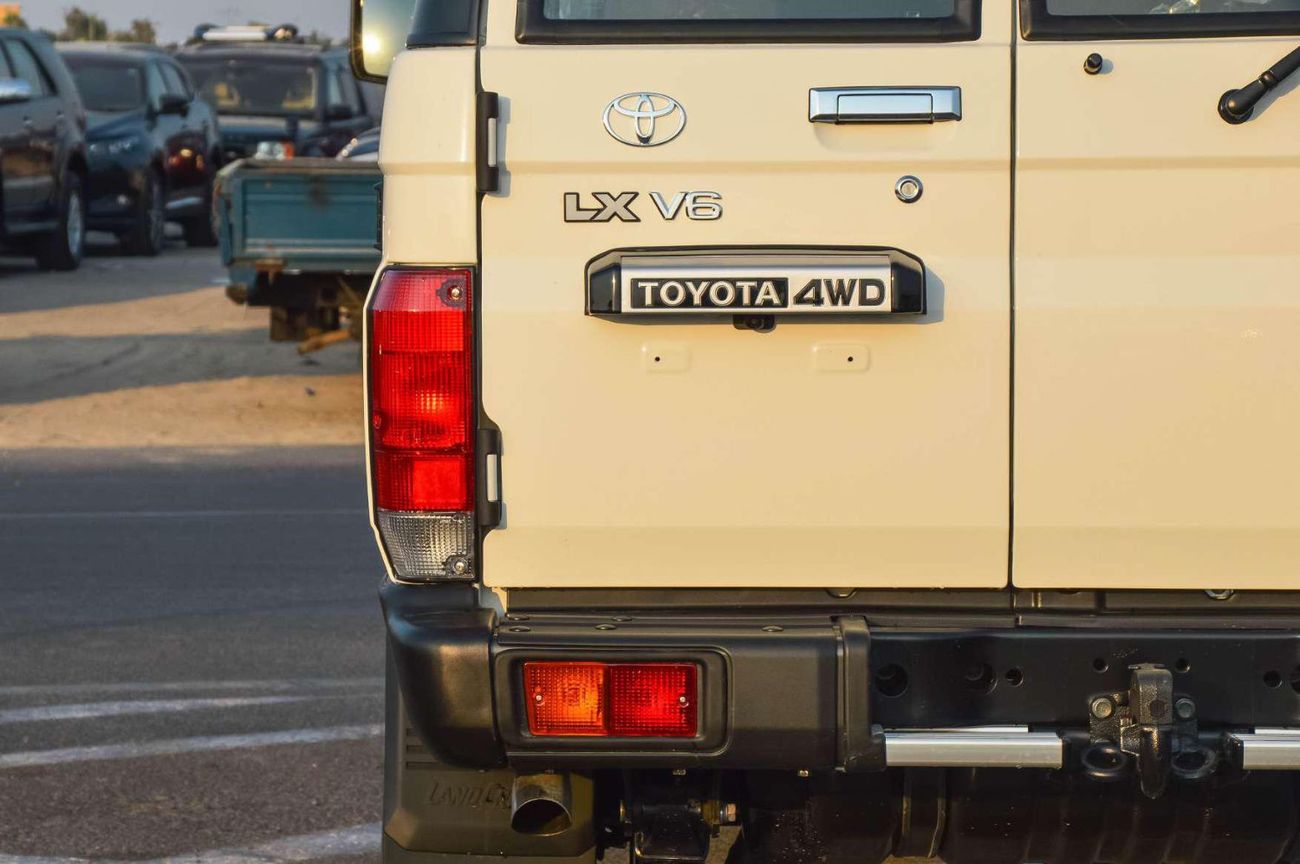تويوتا لاند كروزر 70 TOYOTA LAND CRUISER 76 4.0L V6 AT  4WD 5DOOR SUV 2025