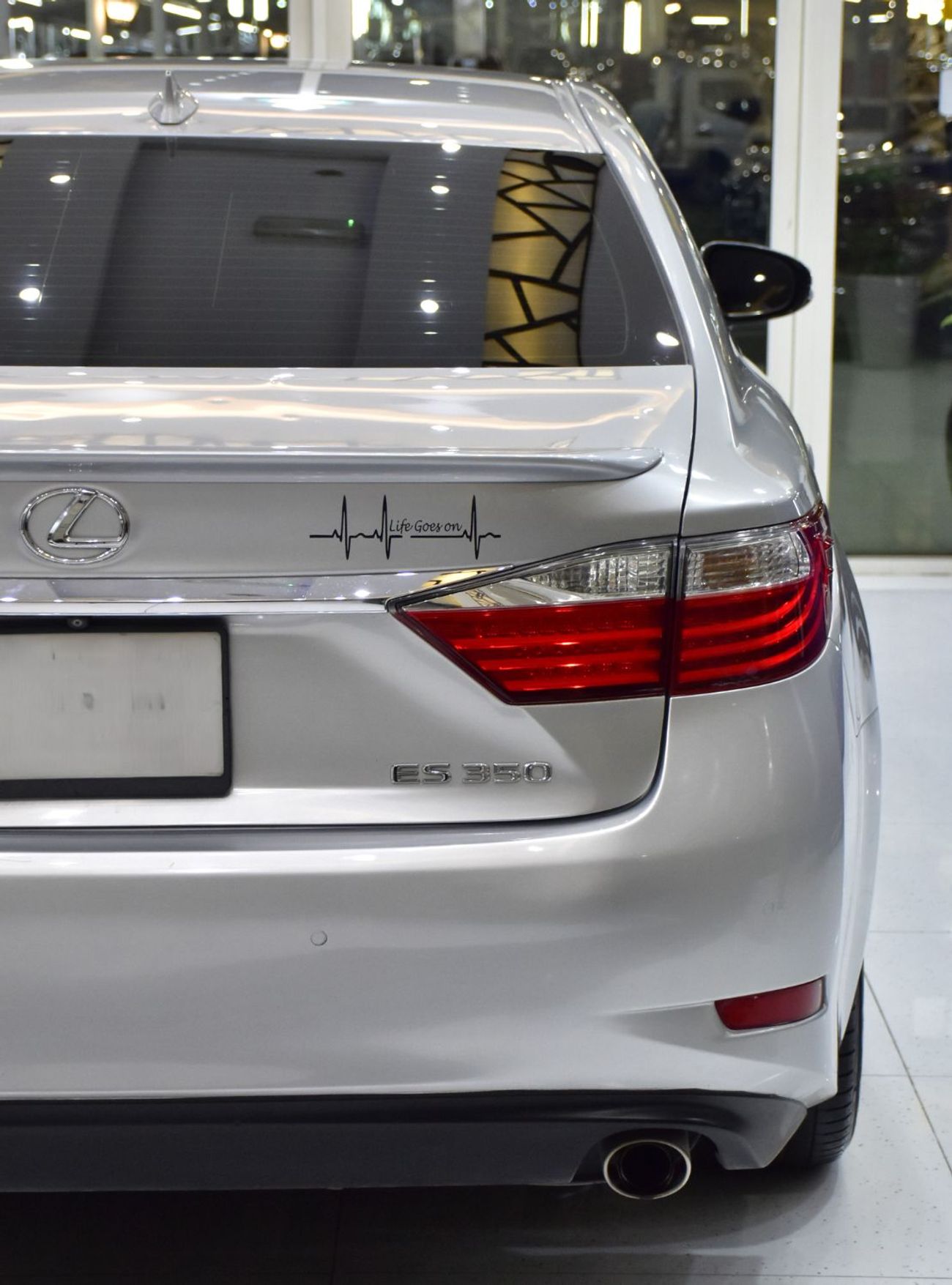 لكزس ES 350 PLATINUM EXCELLENT DEAL for our Lexus ES350 ( 2015 Model ) in Silver Color American Specs