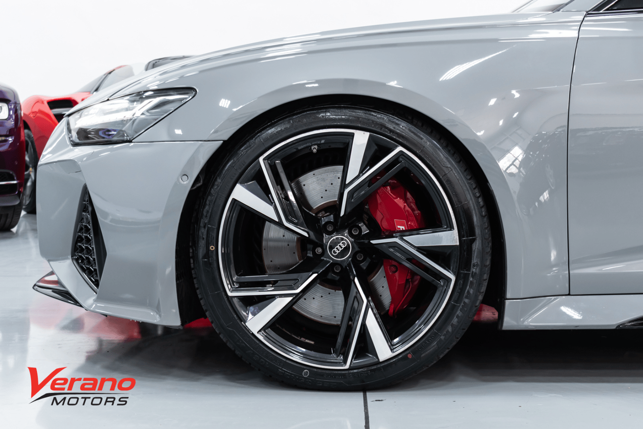 Audi RS6 STD Audi RS6 4.0 TFSI quattro