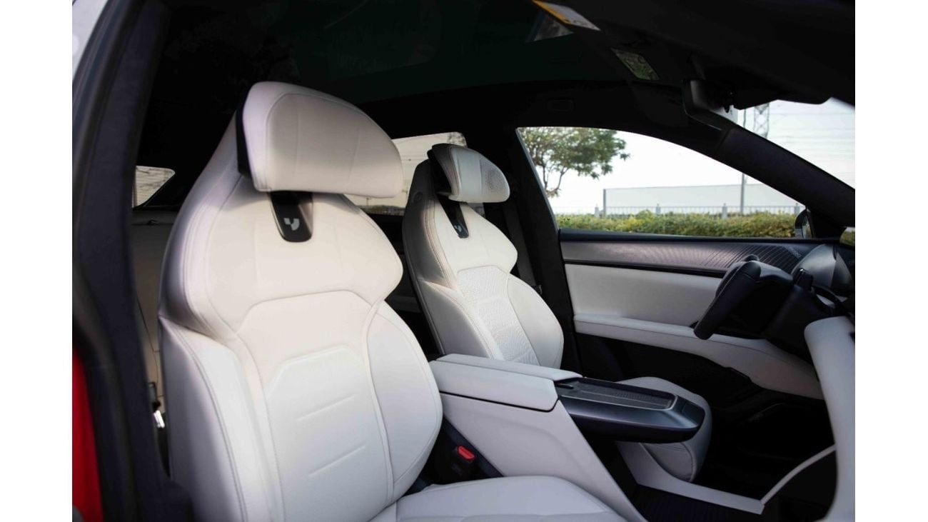 Ji Yue 01 2023 جيوي 01- أحمر داخل أبيض