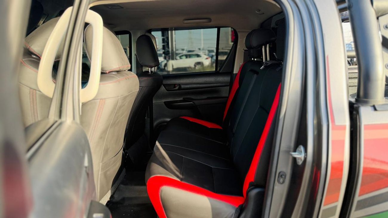 تويوتا هيلوكس 2018| 2.8L DIESEL | AT TRANSMISSION | RIGHT HAND DRIVE | GR ROCCO KIT MODIFIED | GTK 4X4 SPORTS BAR 