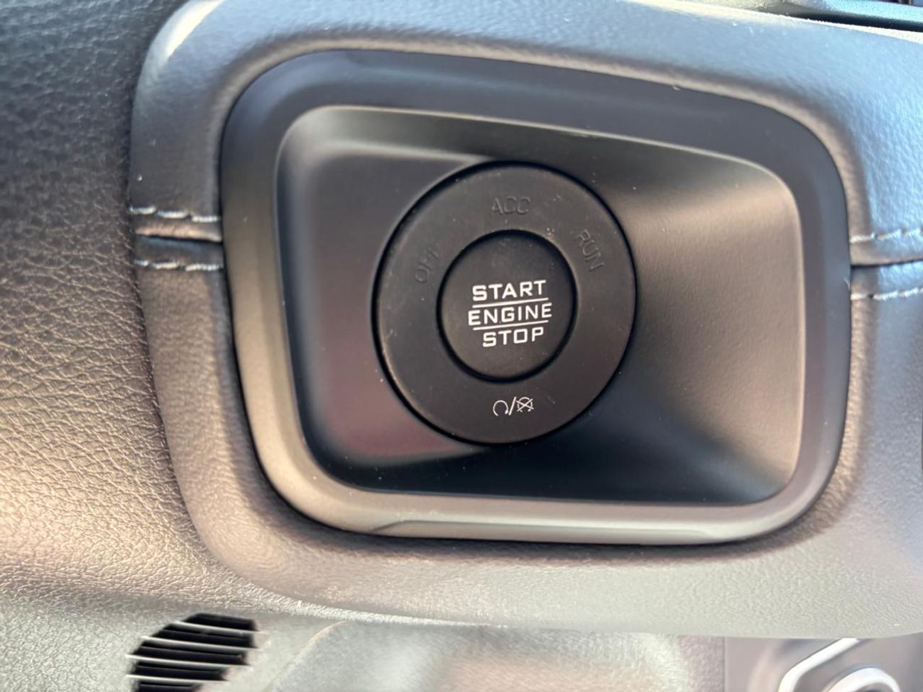 جيب رانجلر RUBICON 2.0L PETROL AUTOMATIC TRANSMISSION ( ONLY FOR RE-EXPORT OUTSIDE GCC COUNTRIES)