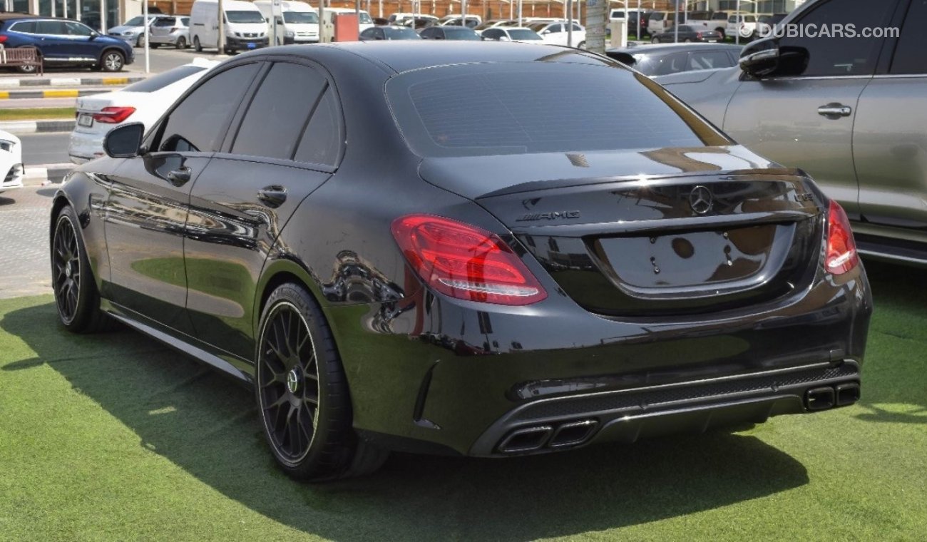 Mercedes-Benz C 63 AMG American space AMG top opition