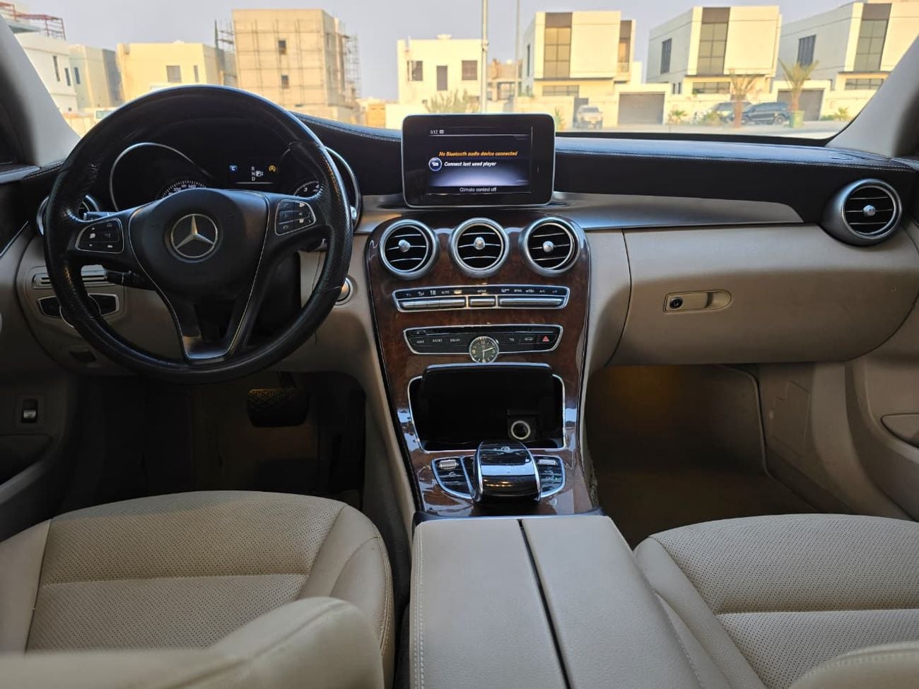 مرسيدس بنز C 200 كوبيه مرسيدس 2015  الممشى: 159,000 كم  بحالة جيدة وجاهزة للاستخدام  السعر: 43,000 درهم إماراتي للتواصل وال