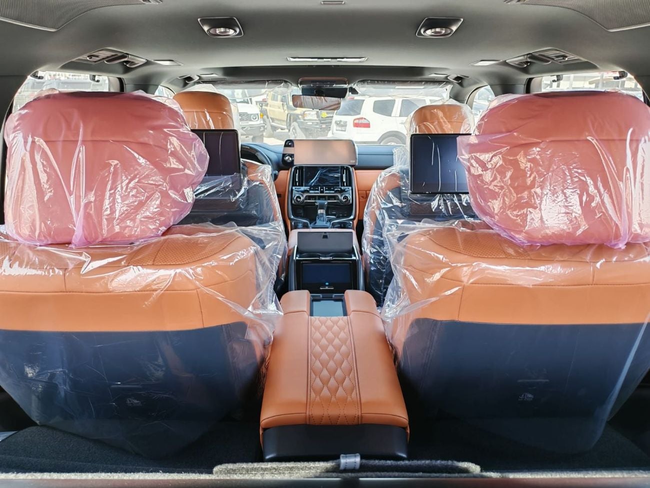 لكزس LX 600 VIP لكزس LX600 VIP موديل 2026 (4 مقاعد) محرك بنزين V6 ثنائي التيربو سعة 3.5 لتر، ناقل حركة أوتوماتيكي، د