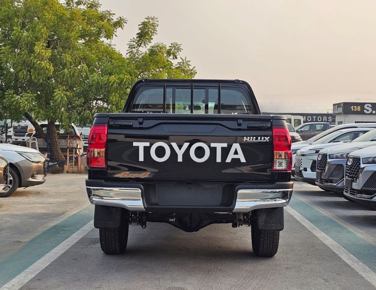 Toyota Hilux NARROW BODY DOUBLE CABIN NARROW BODY BASIC || DOUBLE CABIN / 2.7L PETROL V4 A/T / BED LINER | WINDOW VISOR | REAL CHROME BUMP