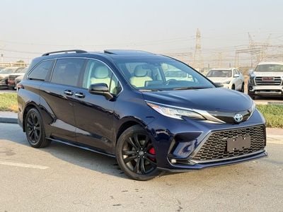 Toyota Sienna XLE hybrid 2.5 L premium