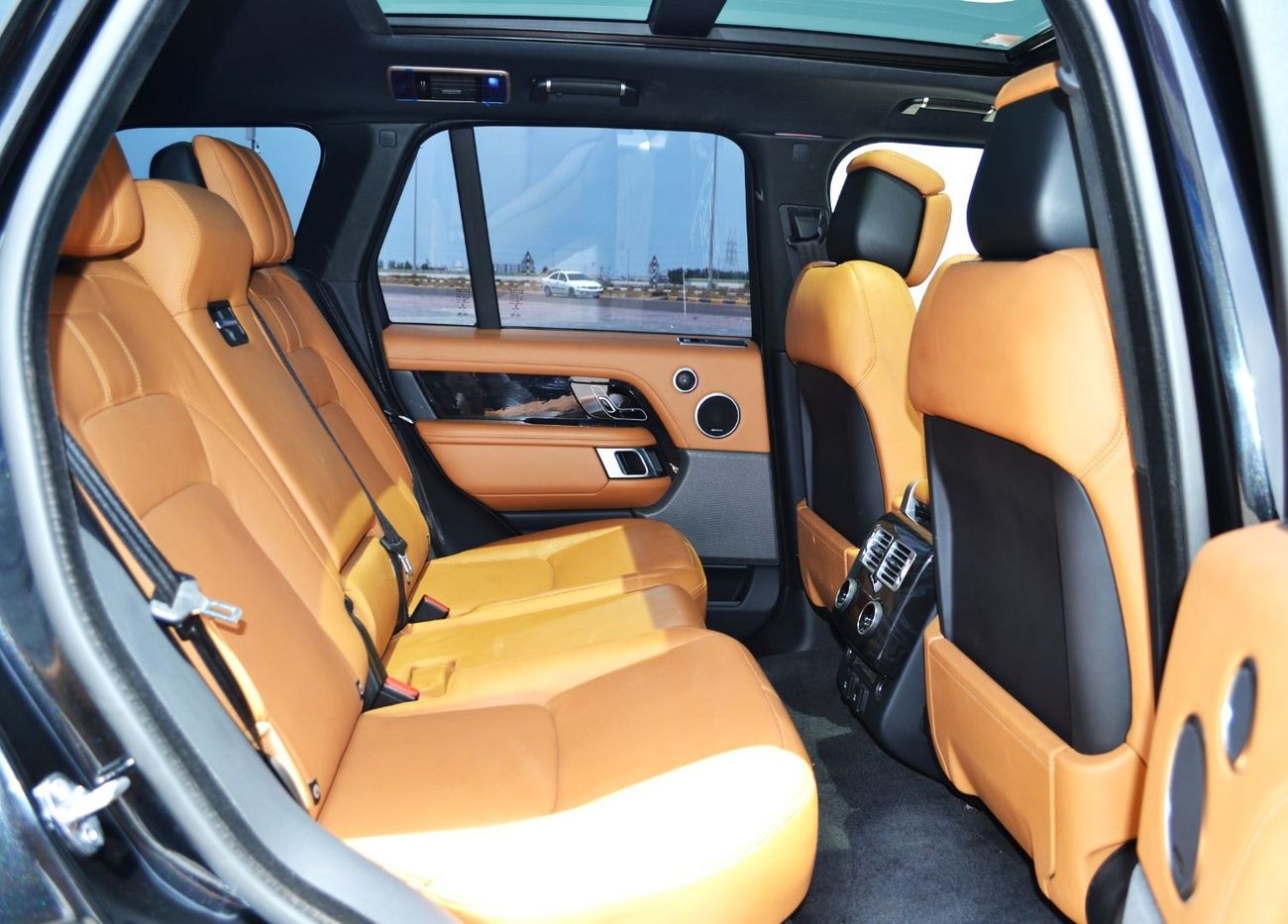 لاند روفر رينج روفر Range Rover VOGUE SE Supercharged V8 2018 Full option Super clean car specs GCC
