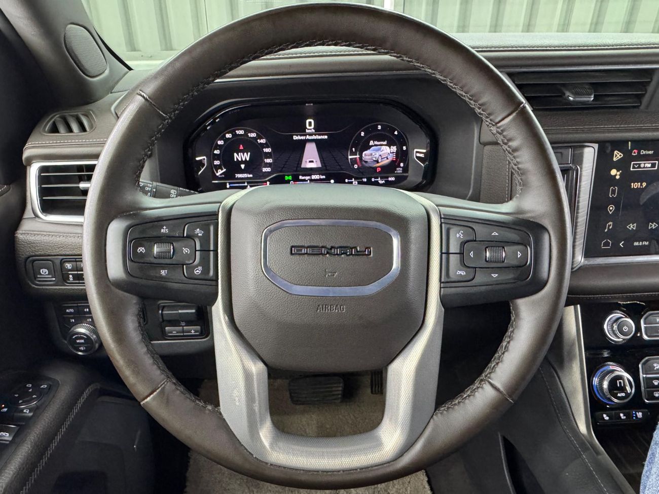 GMC Yukon 6.2 V8 Denali (AWD) 2024 GMC Yukon, 2029 GMC Warranty + Service Pack, Fully Loaded, 7 Seater, GCC