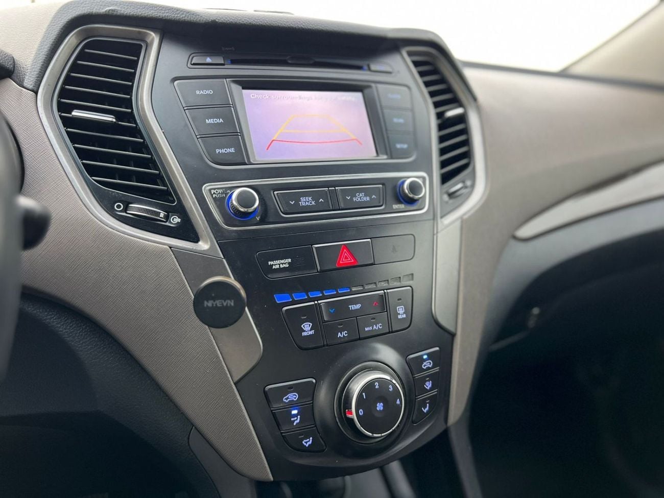 Hyundai Santa Fe GLS 2018 Hyundai Santafe 3.3L V6 - Rear Camera - AWD 4x4 - 7 Seats