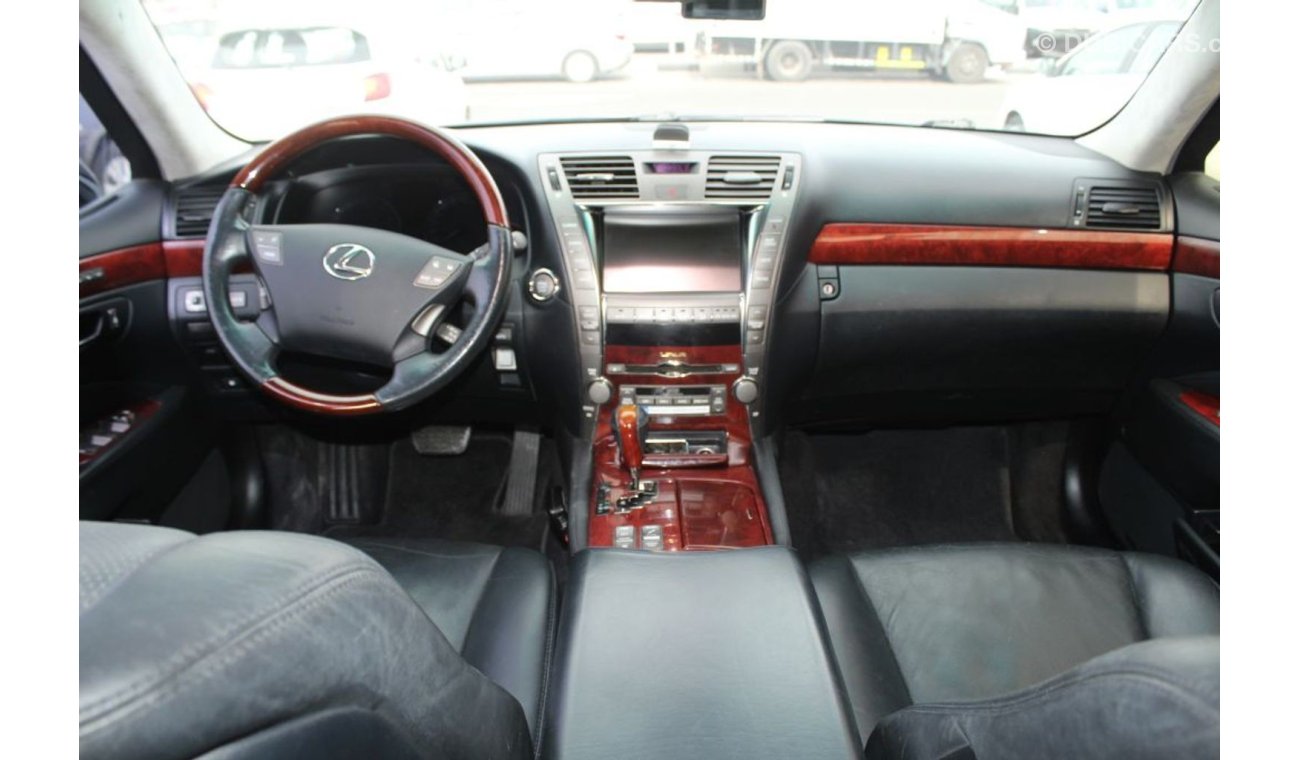 Lexus LS460 short