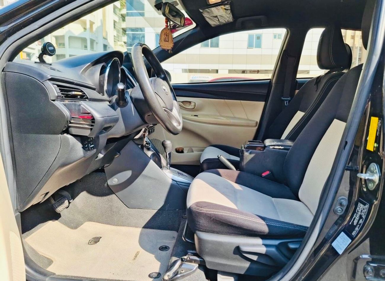 تويوتا يارس Toyota Yaris 2016 GCC free accident perfect conditions and additional accessories smart screen GPS b