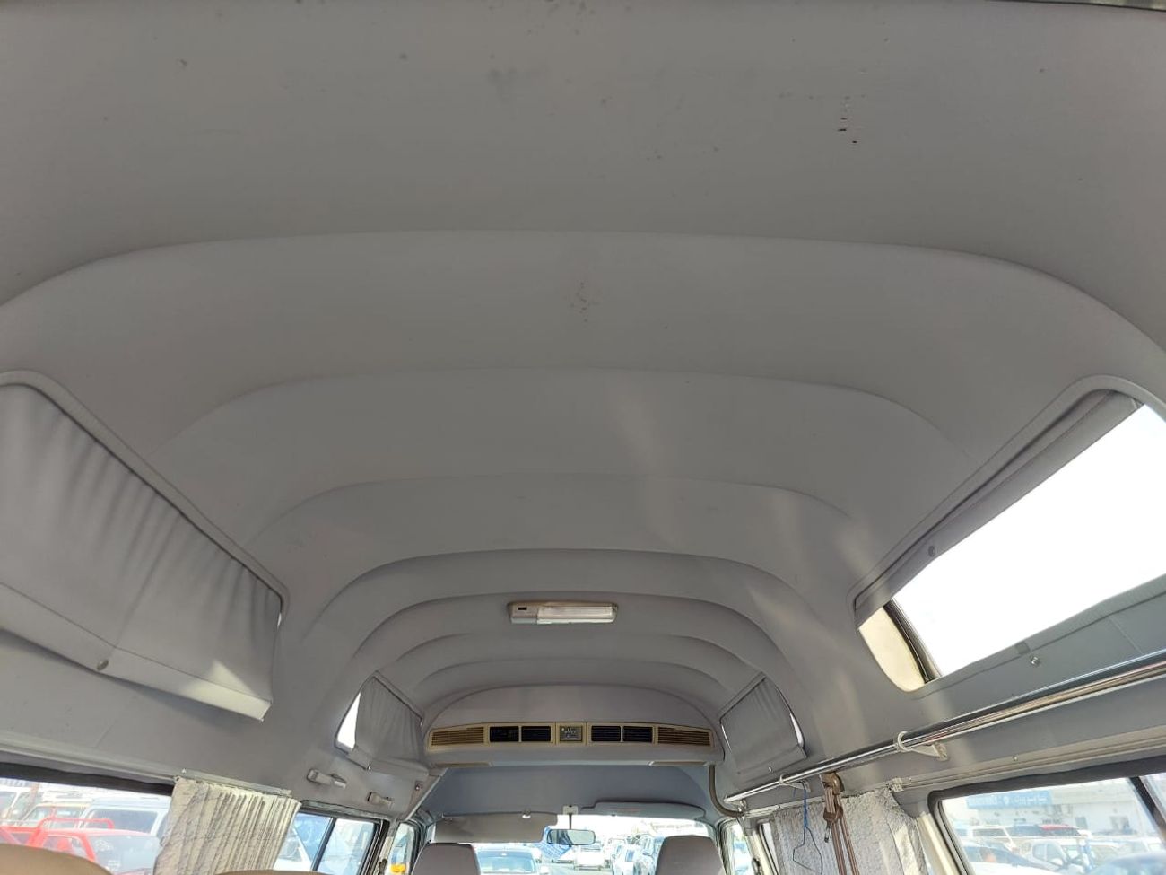 Toyota Hiace TOYOTA HIACE VAN RHD 2000 MODEL 3.0 L DIESEL AUTOMATIC(PM02372)