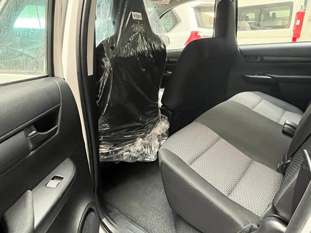 Toyota Hilux Double Cabin, 2.4L, 4x2, Diesel