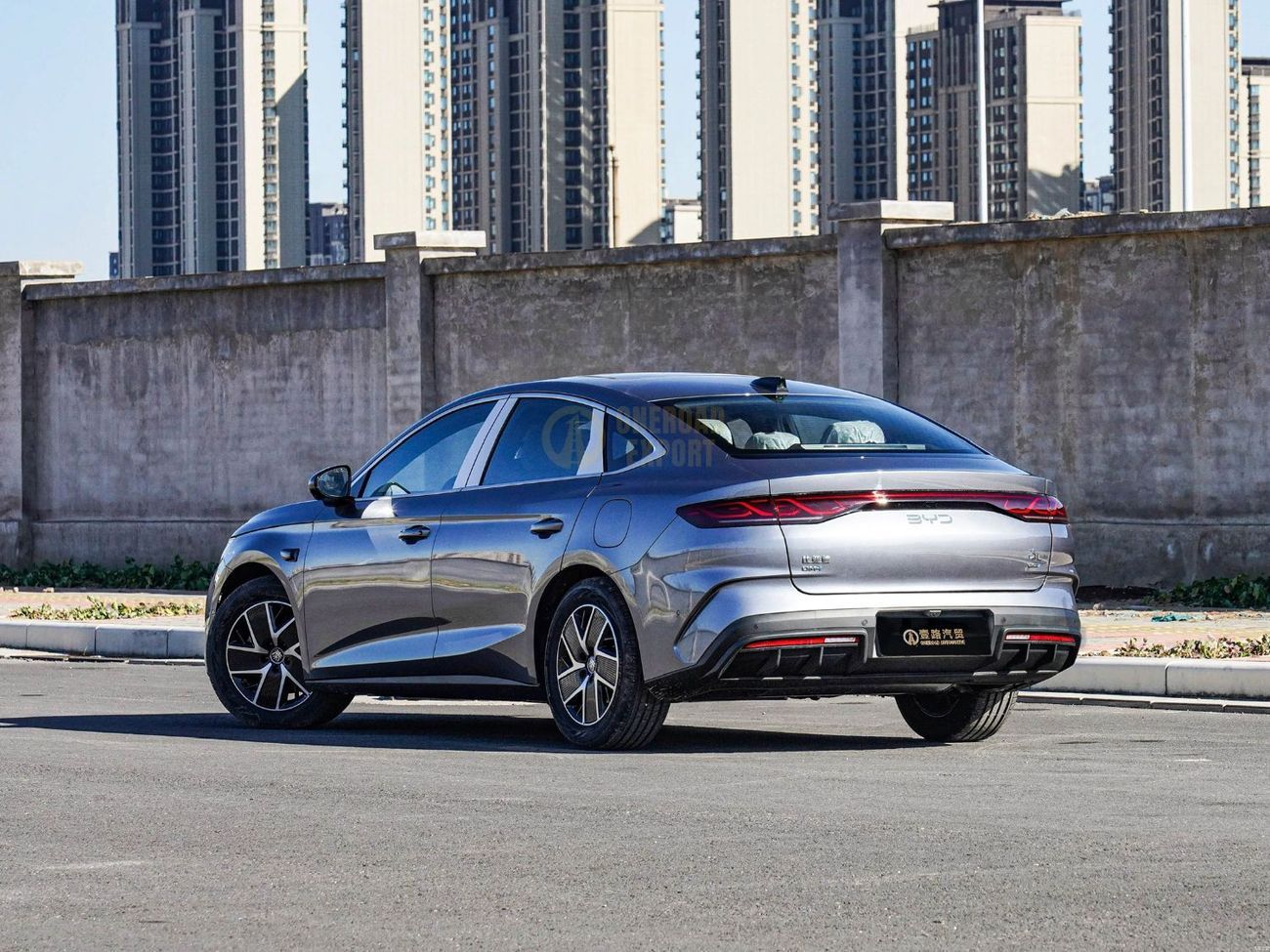 بي واي دي كين ال دي ام-اي Export to Dealers Only 2025 BYD Qin L DM-i Hybrid 1.5L-0KM Smart Drive Edition 120km Excellence