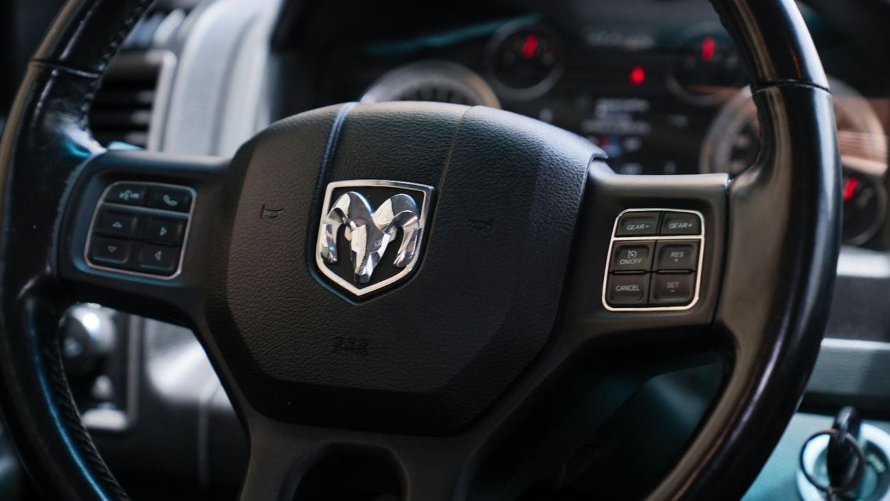دودج RAM Dodge Ram 1500 SLT