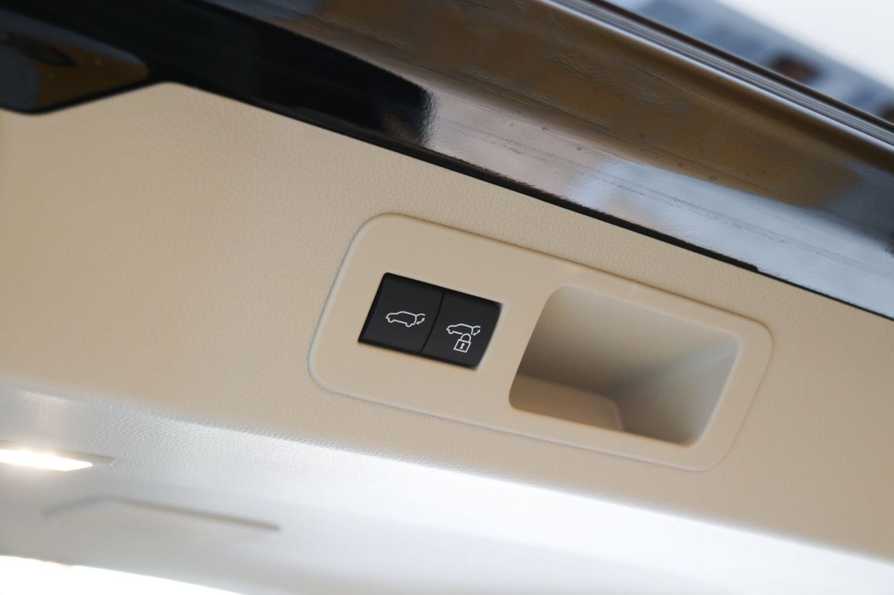 Toyota Land Cruiser GXR 3.5L Toyota Land Cruiser GXR | 3.5L Turbo | No Radar | Best Export price