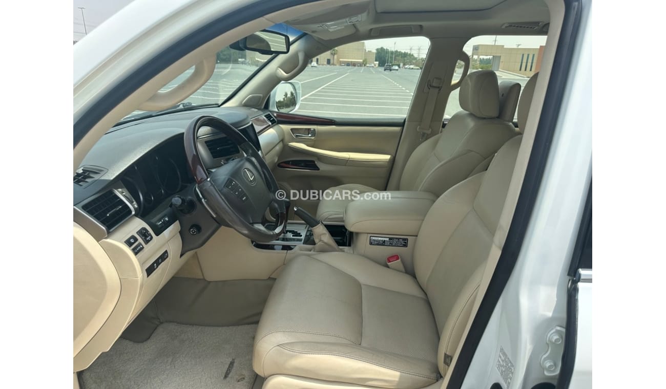Lexus LX 570 Platinum MODEL 2014 GCC CAR PERFECT CONDITION INSIDE AND OUTSIDE FULL ORIGINAL PAINT ONE OWNER 2 key