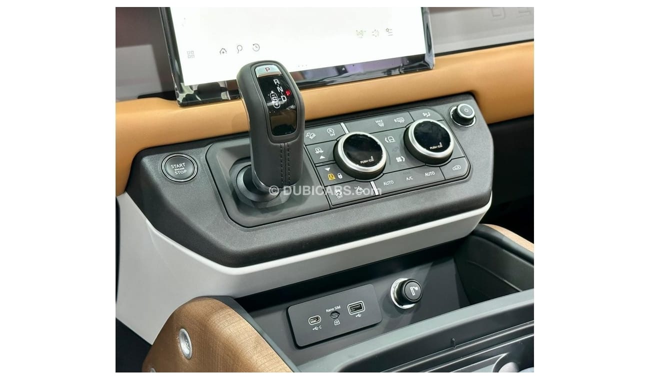 Land Rover Defender 2023 Land Rover Defender 130 P400 HSE, 5 Years Warranty + 5 Years Service Package, Low KMS, GCC