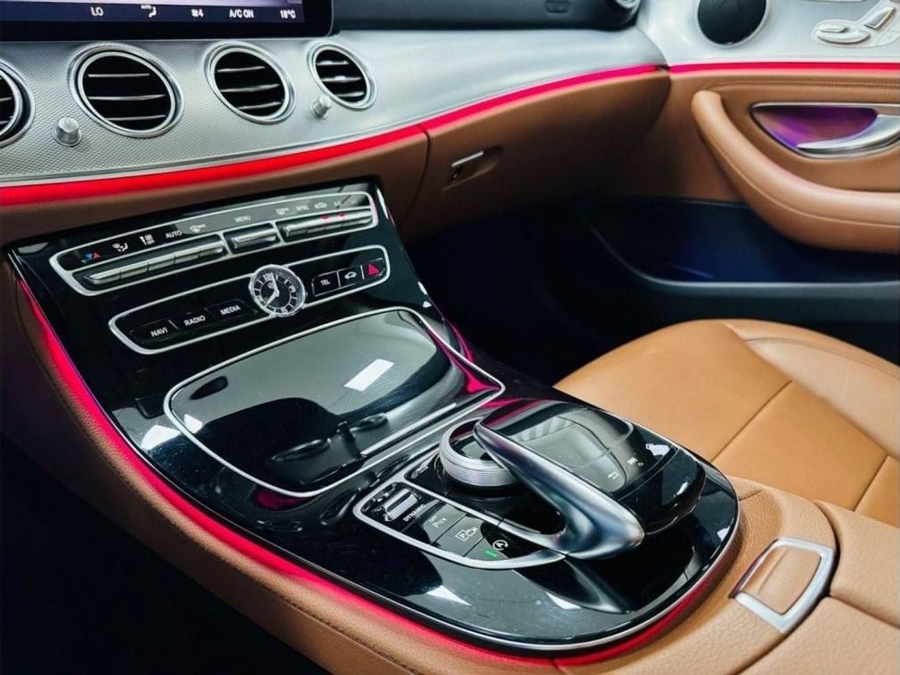 Mercedes-Benz E300 Premium GCC .. FSH .. Warranty .. Perfect Condition .. Panoramic