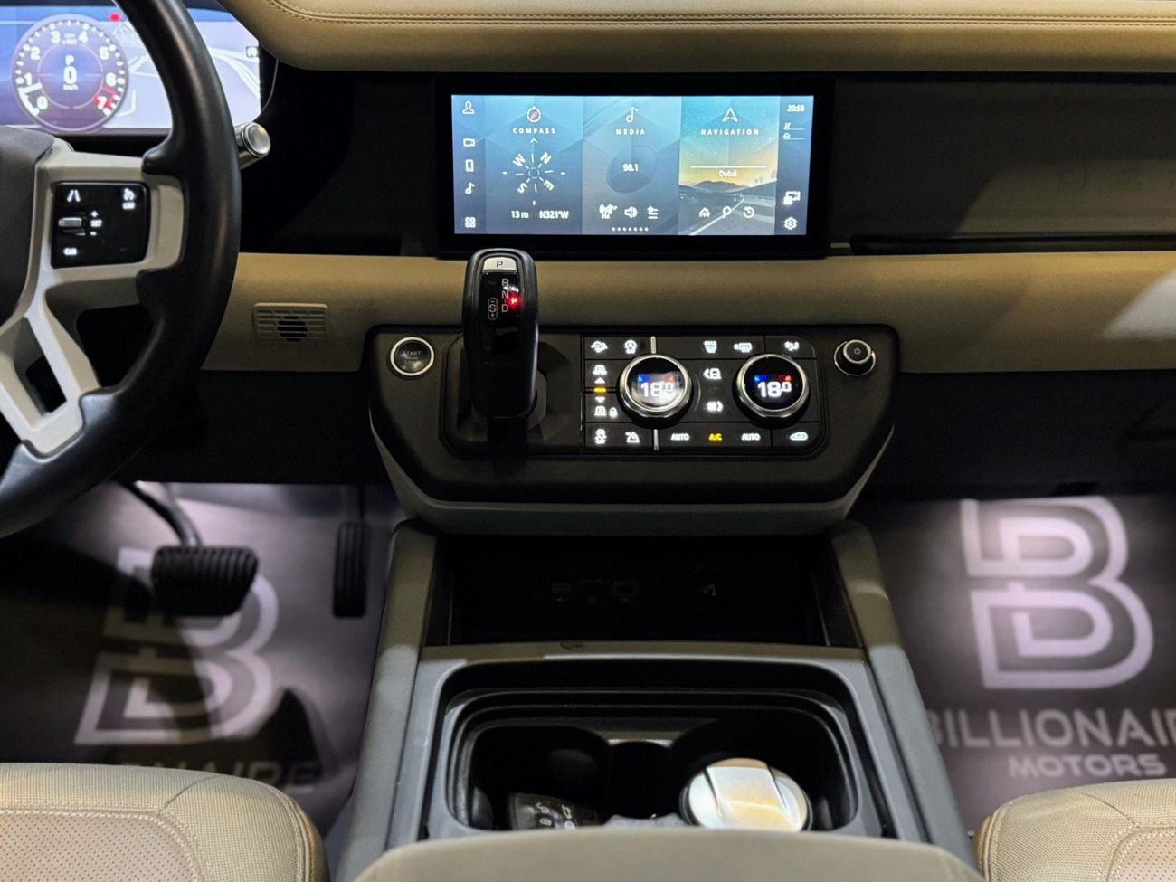 Land Rover Defender 110 S P300 2.0L LAND ROVER DEFENDER 110 S | GCC | 2020 | 1Owner | clean car