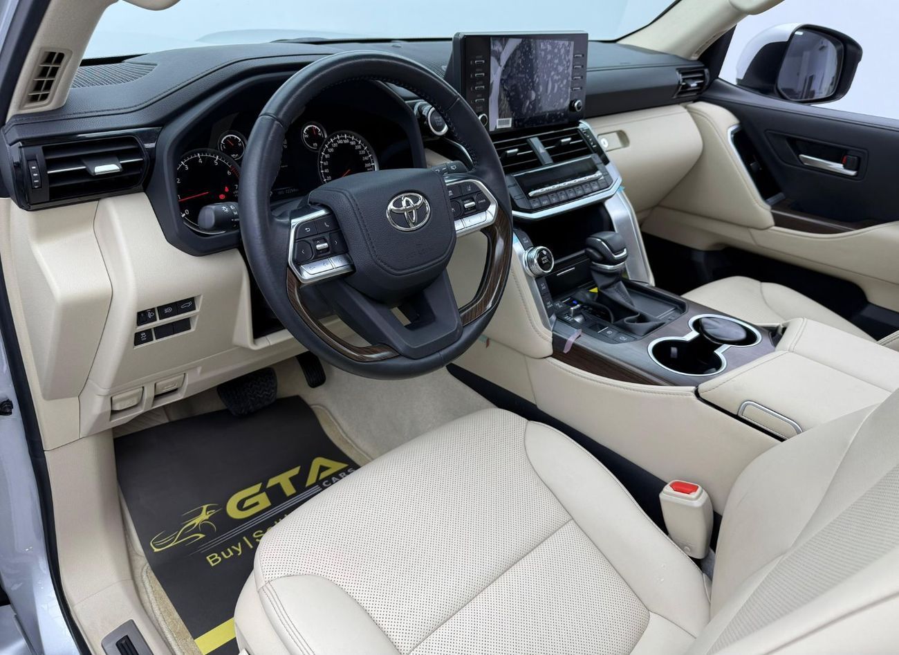 Toyota Land Cruiser GXR 4.0L 2022 Toyota Land Cruiser GXR, Warranty, 2026 Toyota Service Pack, Very Low Km, 7 Seater, GC