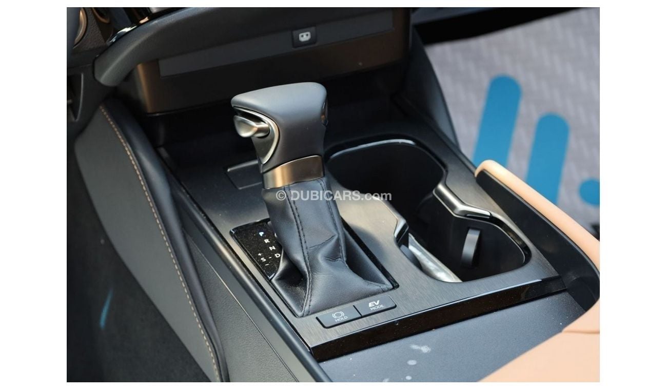 Lexus ES 300 ES300H 2.5L HYBRID ULTRA LUXURY | GCC SPECS