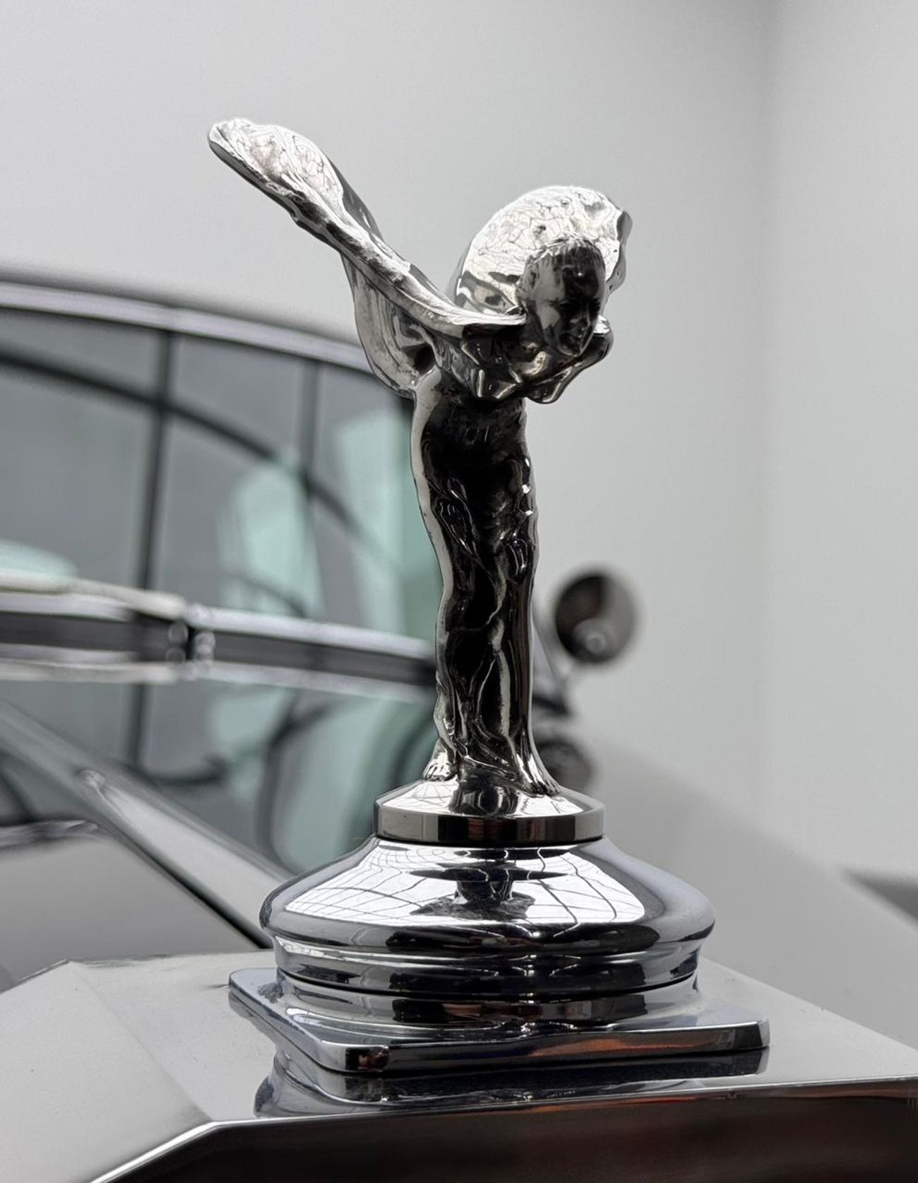 رولز رويس سلفر كلاود 1965 Rolls-Royce Silver Cloud II, Immaculate Classic with Extremely Low Mileage,