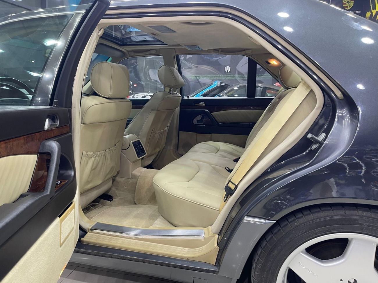 مرسيدس بنز 500 SEL