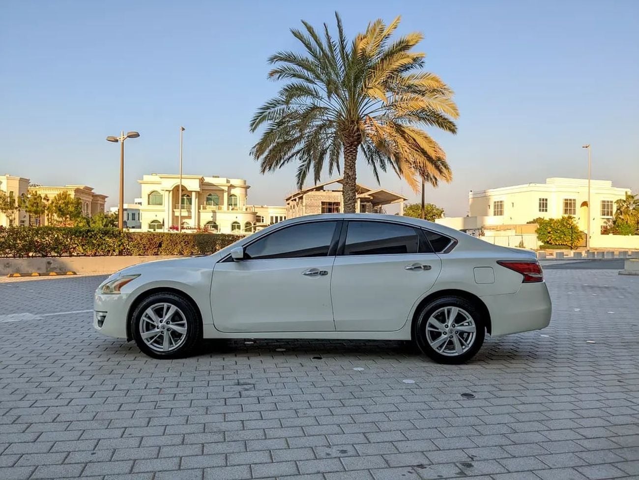 نيسان ألتيما GCC SV mid option Accident free excellent condition