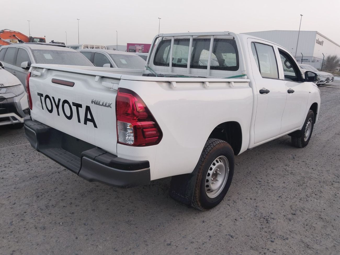تويوتا هيلوكس Toyota Hilux Double Cab Narrow Body Manual 2.4L Diesel
