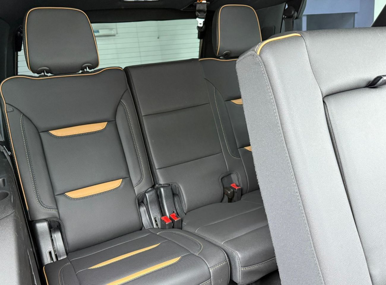 GMC Yukon  2023 GMC Yukon AT4, 2027 GMC Warranty, Full GMC Service History, Very Low Km, 7 Seater, GCC