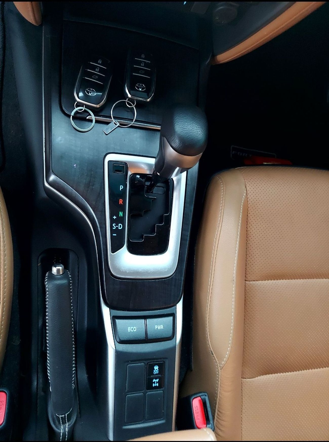 تويوتا فورتونر VXR 4.0L (278 HP)