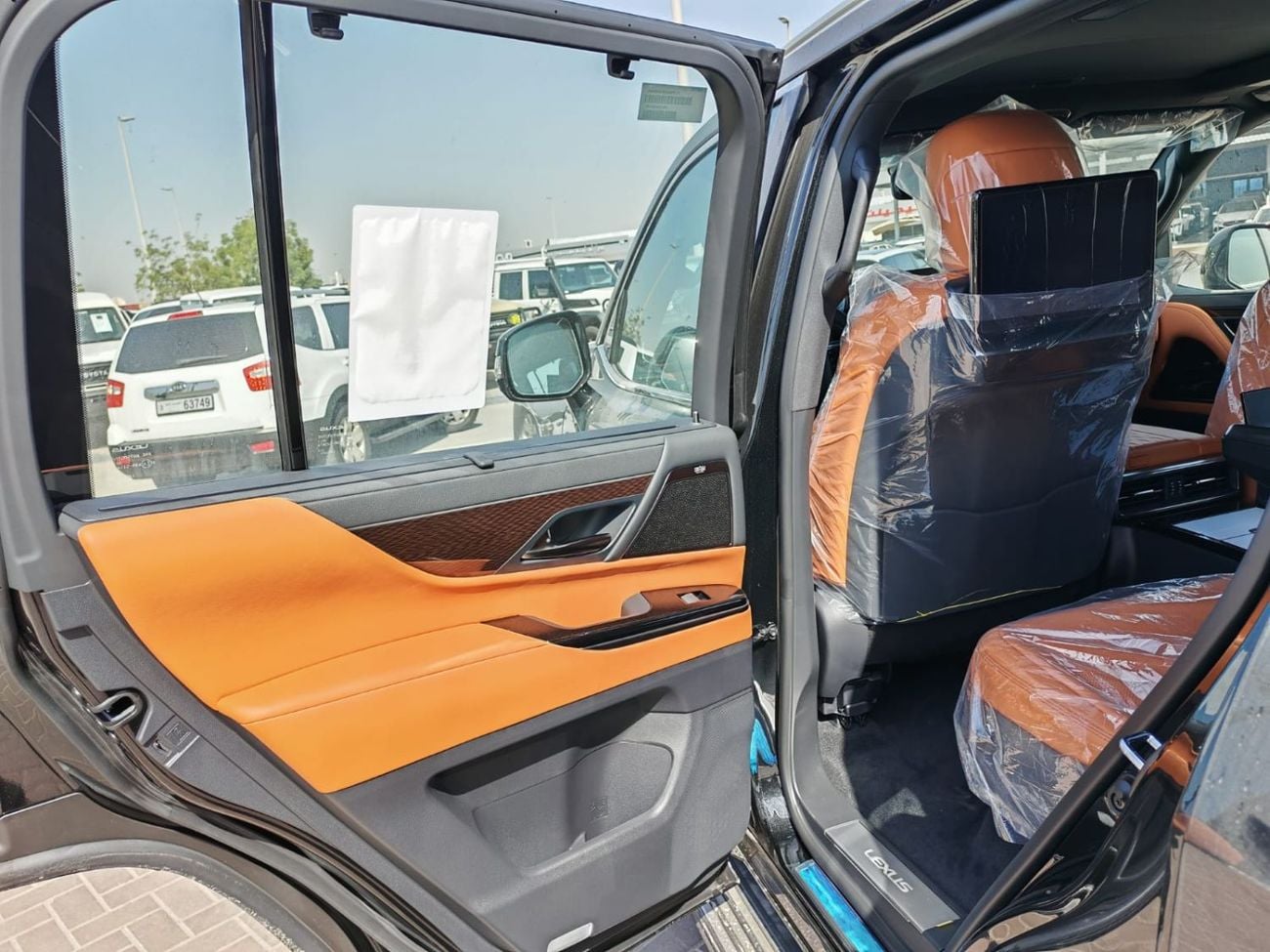 لكزس LX 600 VIP لكزس LX600 VIP موديل 2026 (4 مقاعد) محرك بنزين V6 ثنائي التيربو سعة 3.5 لتر، ناقل حركة أوتوماتيكي، د