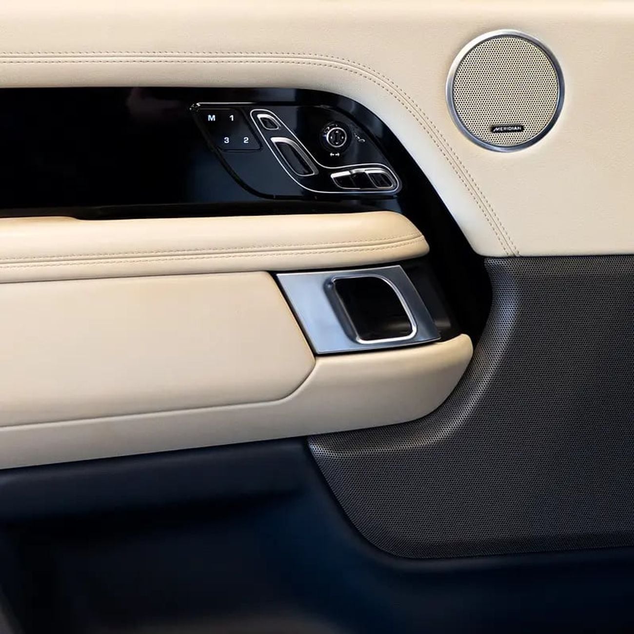 لاند روفر رينج روفر Vogue 5.0L 2,682 pm • 0% Downpayment • Vogue • 1 Year Warranty