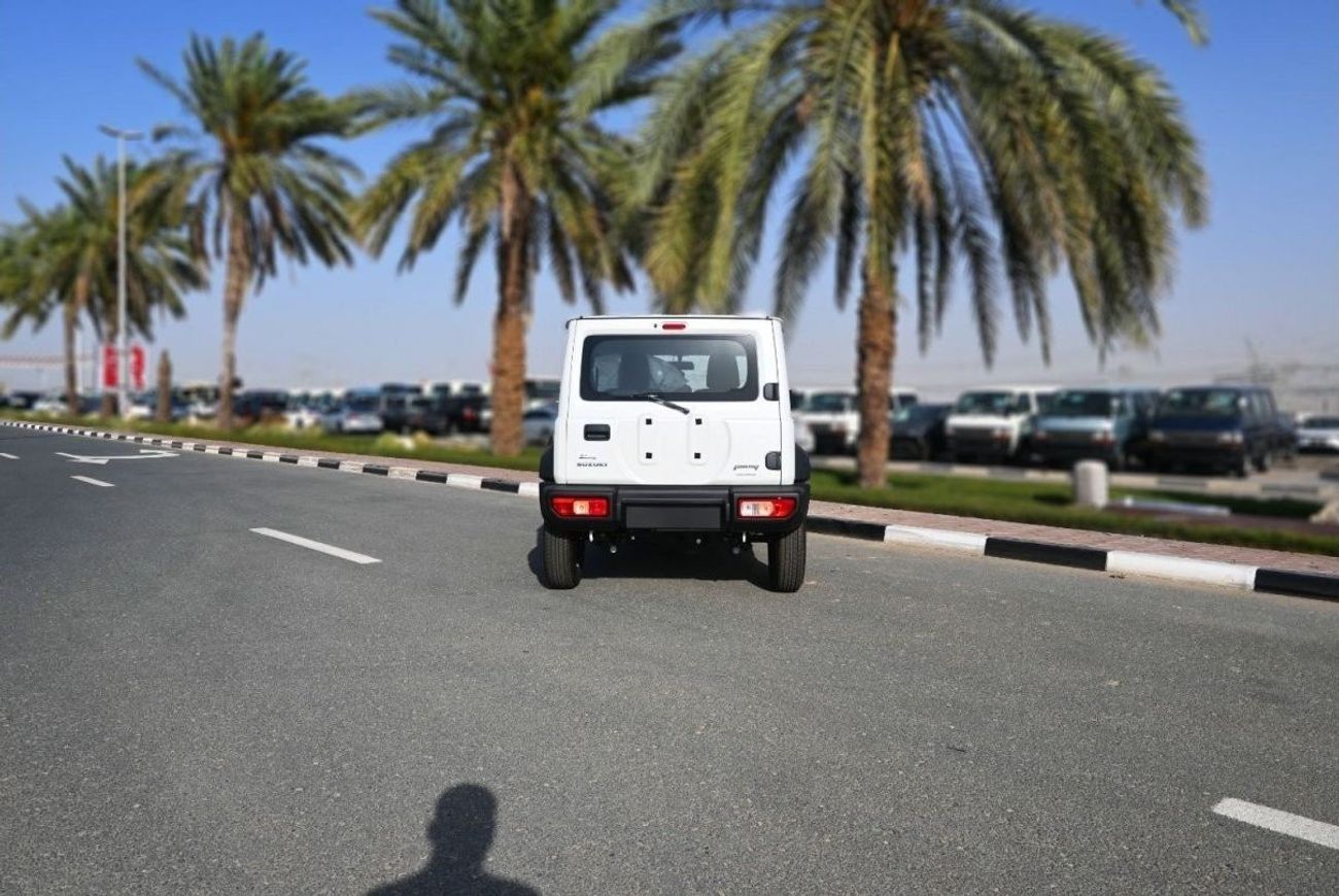 سوزوكي جيمني سوزوكي جيمني موديل 2024 بنزين 1.5 لتر ناقل الحركة يدوي ابيض من الخارج اسود من الداخل