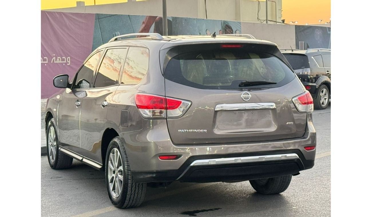 Nissan Pathfinder Platinum 3.5L In excellent condition and requires no expenses