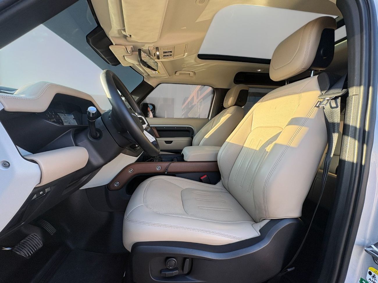 Land Rover Defender P400 90 HSE 3.0L (5 Seater) I6 TURBO A/T | 2021 | GCC SPECS | AED 3,200 per month