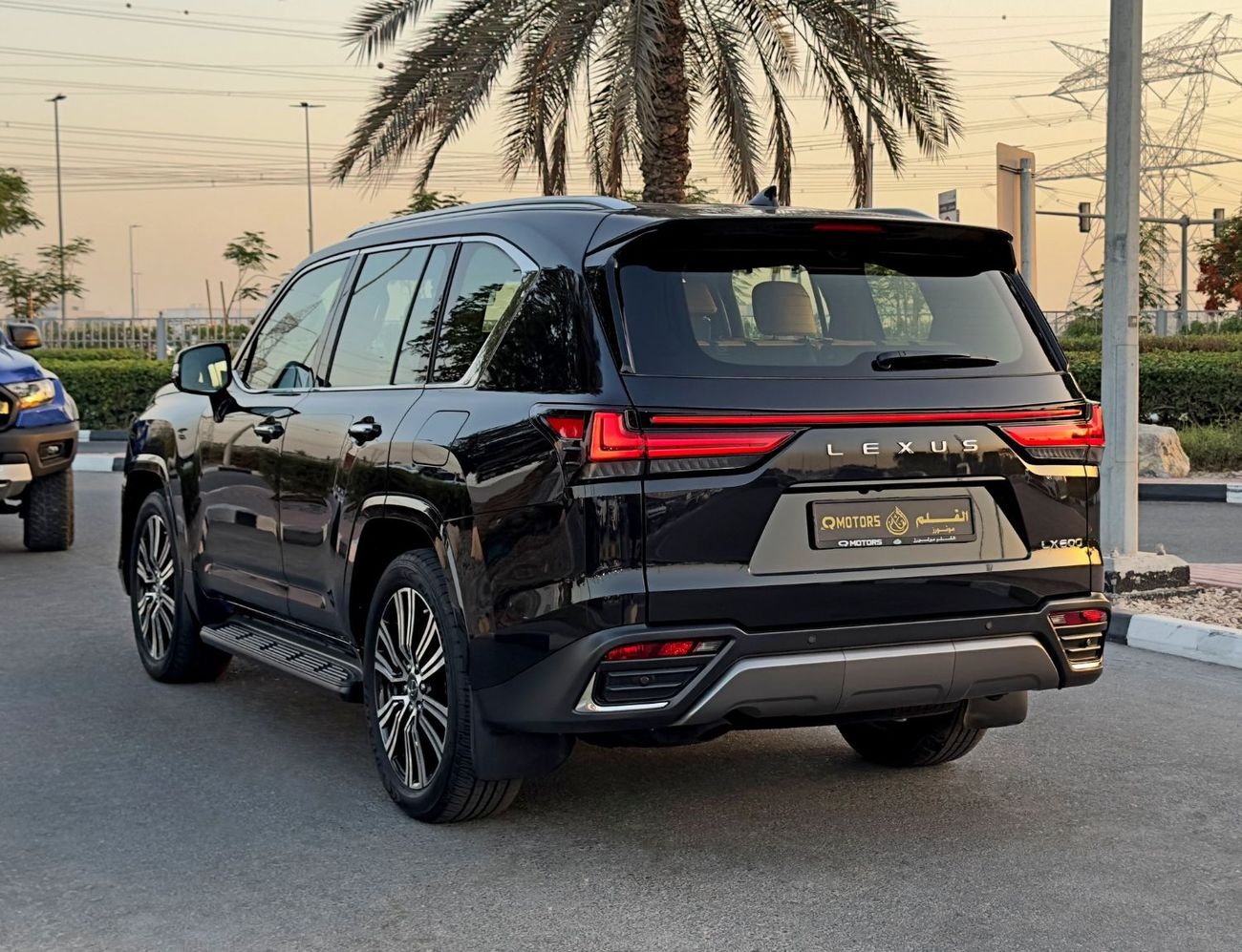 Lexus LX 600 Signature 3.5L ( CYL) 2023 Lexus LX600 Ash Wood, Dealer Warranty, GCC Specifications