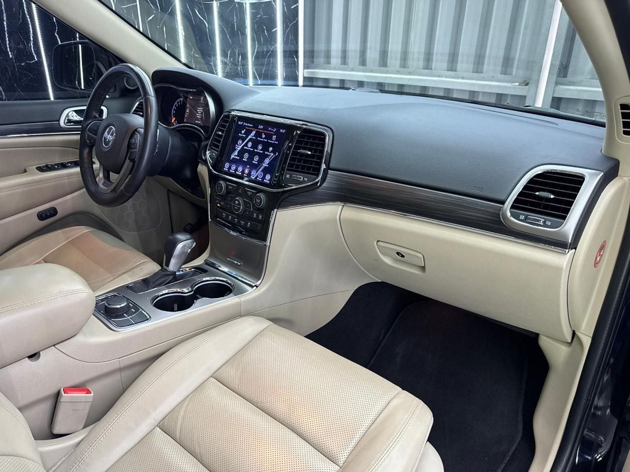 جيب جراند شيروكي Jeep Grand Cherokee | 4x4 Limited | Low mileage | Gcc