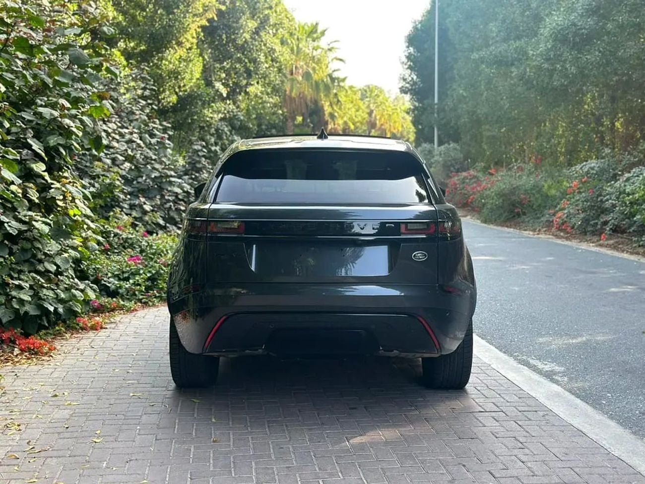 Land Rover Range Rover Velar R-DYNAMIC S S P400 3.0L 2024 Range Rover Velar S P400e Plug-in Hybrid | 2.0L Turbo 4-cylinder | 404