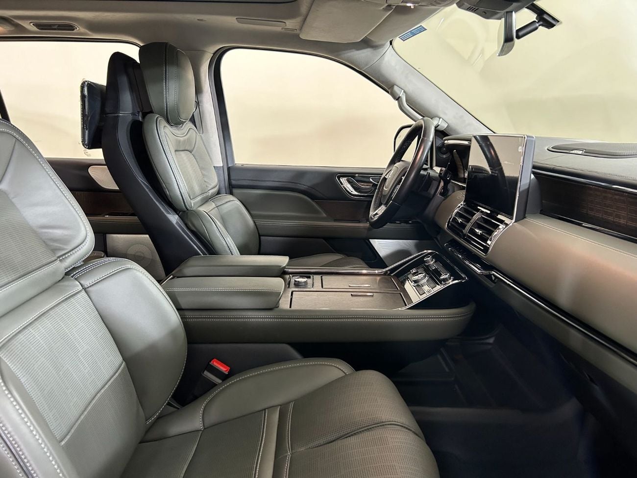 Lincoln Navigator PRESIDENTIAL /N1923 / AL TAYER MOTORS / AL QOUZ SHOWROOM