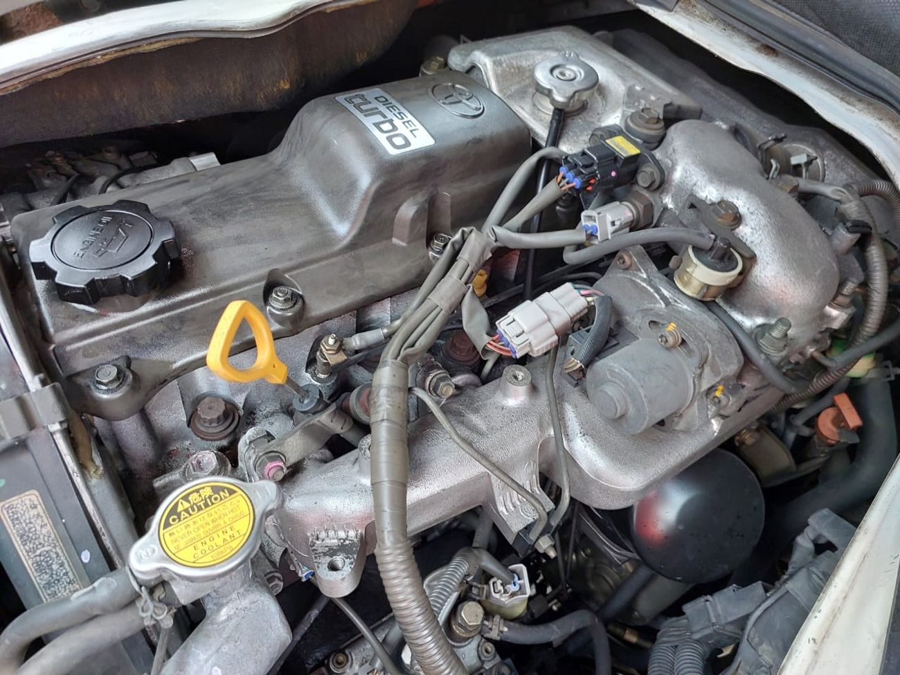 Toyota Hiace TOYOTA HIACE COMMUTER VAN RHD 2001 MODEL 3.0 L DIESEL AUTOMATIC(PM02656)