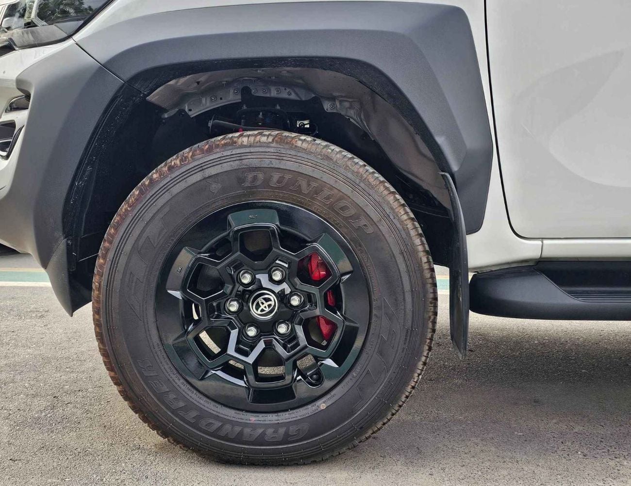 تويوتا هيلوكس GR SPORT DOUBLE CABIN / 2.8L DIESEL V4 / RADAR / 360*CAMERA / DRIVER PWR SEATS WITH LATHER (CODE# HG