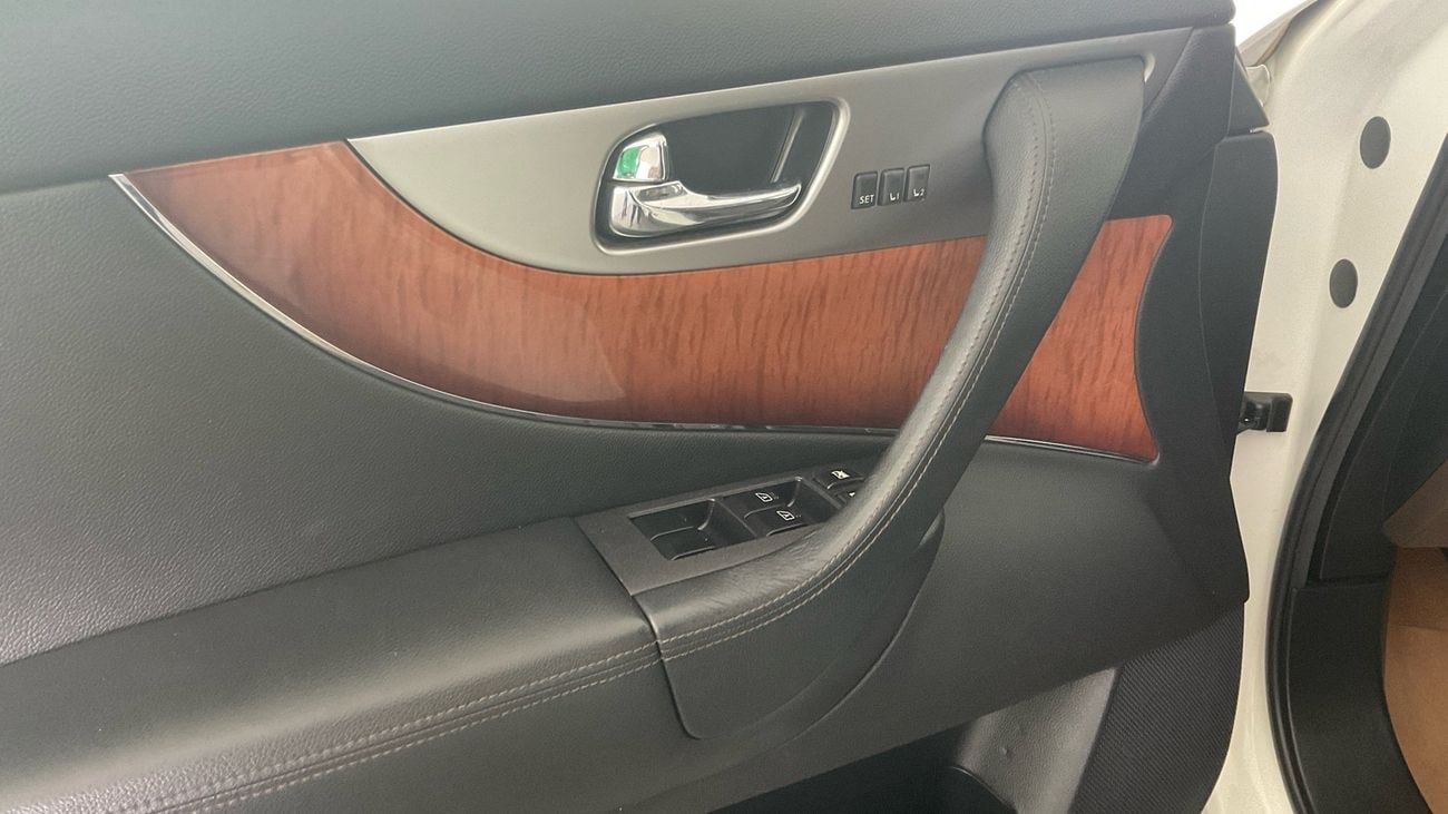 إنفينيتي QX70 Luxury / Luxe Sensory | upto AED 20,000 Ramadan Discount | شامل الضمان | 0 ﺪﻔﻋﺓ ﺃﻮﻟﻯ