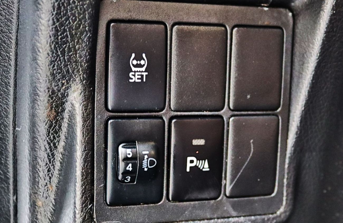 تويوتا إينوفا 2018 تويوتا إنوفا SE (AN140)، 5 د.إم بي في، 2.7 لتر 4 سلندر بنزين، أوتوماتيك، دفع خلفي