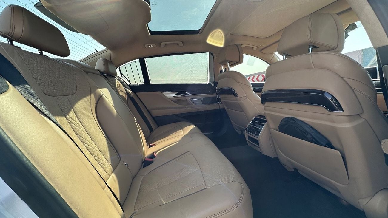 بي أم دبليو 740i 