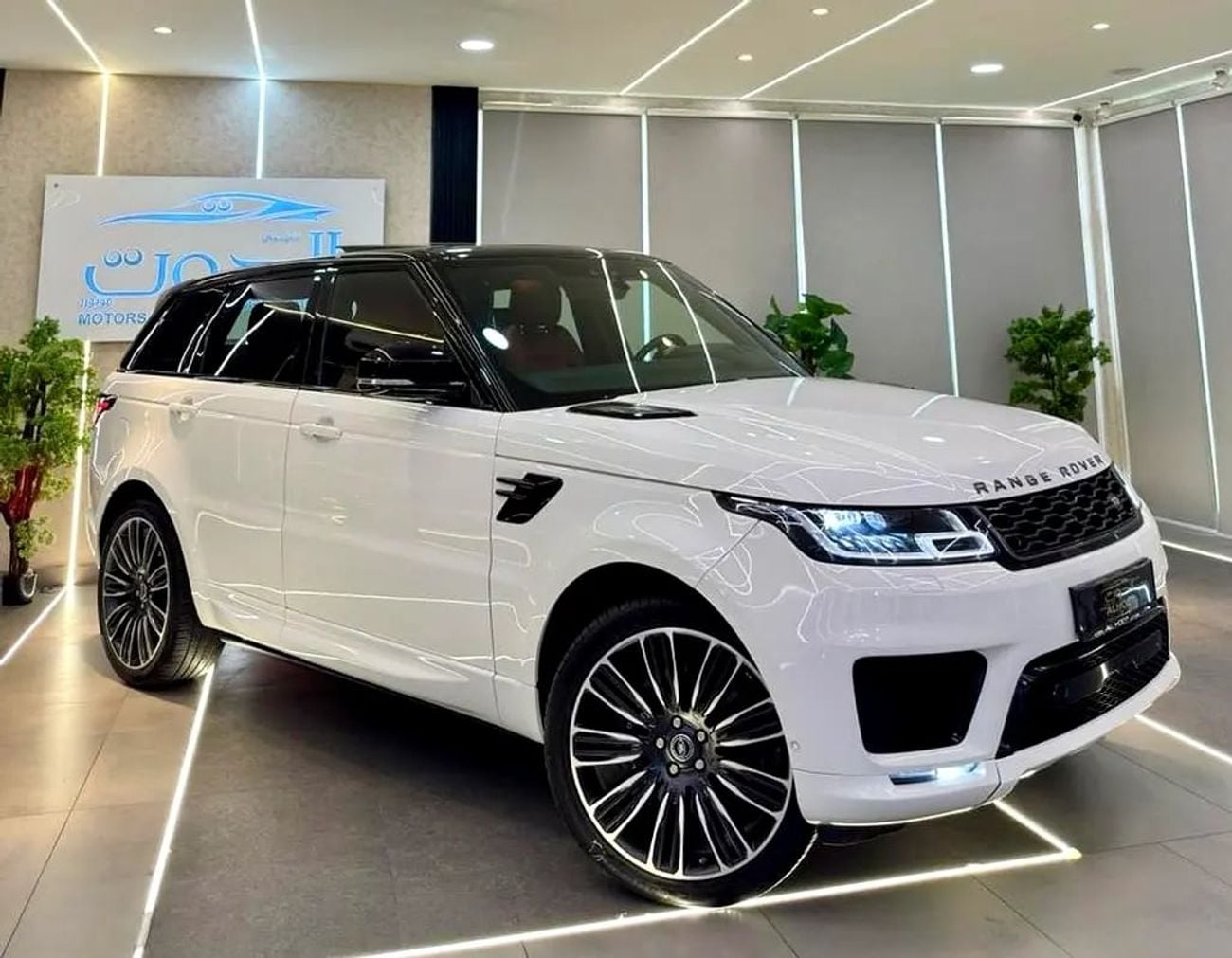 Land Rover Range Rover Sport HSE DYNAMIC AUTOBIOGRAPHY || GCC II FULLY LOADED I| PANORAMIC I| F.S.H || SCREENS II FOOTSTEPS