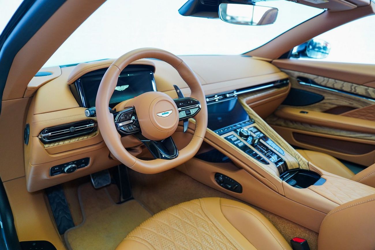 أستون مارتن DB12 VOLANTE V8