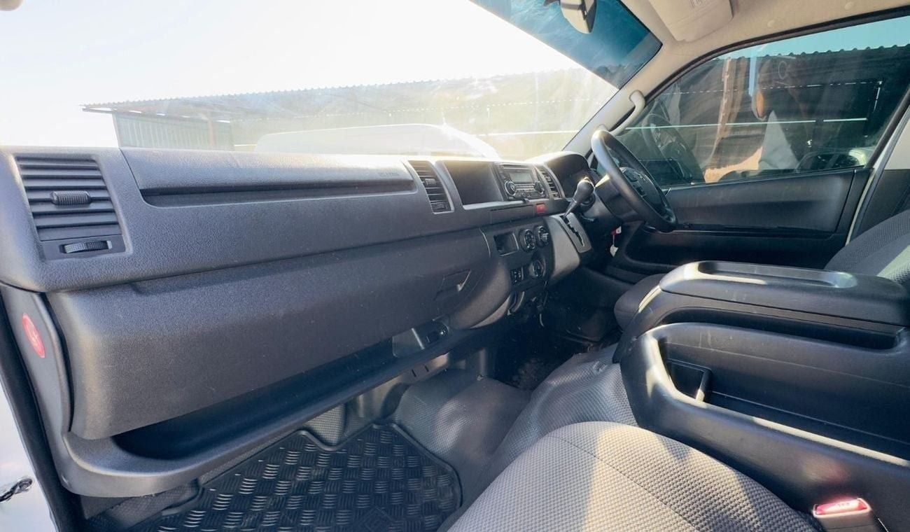 تويوتا هاياس EXCELLENT CONDITION | RHD | 2016 (AT) | 2WD | 3.0L DIESEL ENGINE | DIGITAL REAR VIEW MIRROR